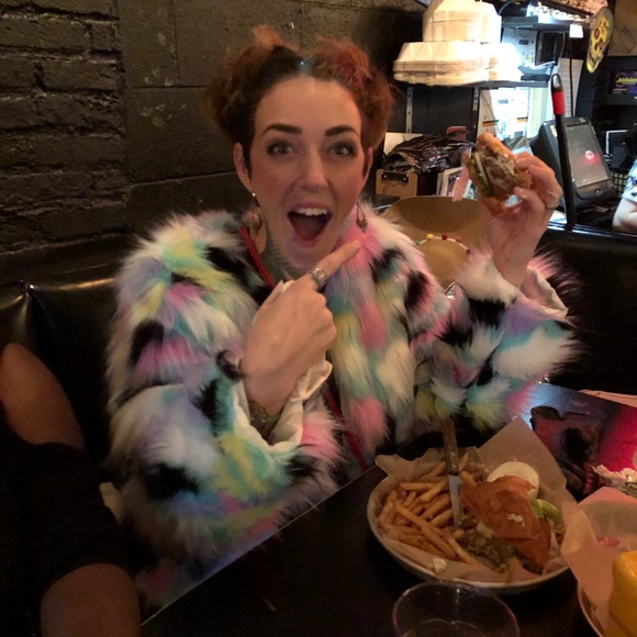 Meet your Posher, Leyna - Picture 5 of 12